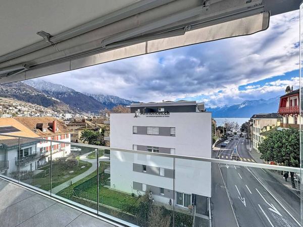Très beau 3.5 p récent avec grand balcon au 3ème étage