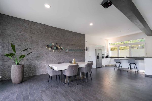 Villa moderne de 5.5 pièces avec 2 balcons, 2 terrasses et jardin