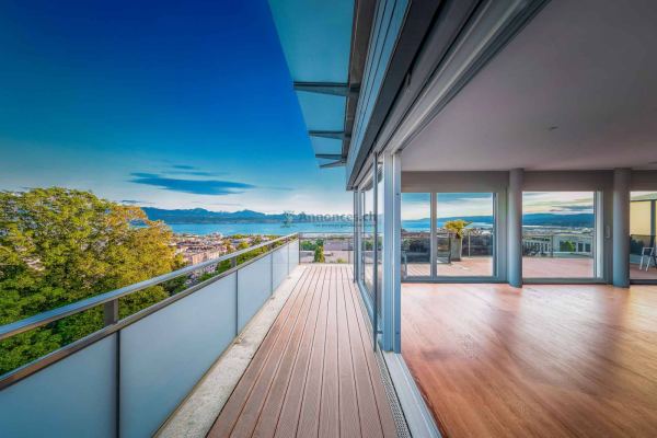 Penthouse d'exception de 5.5 pièces avec rooftop privatif et vue panoramique sur le lac Léman et les Alpes