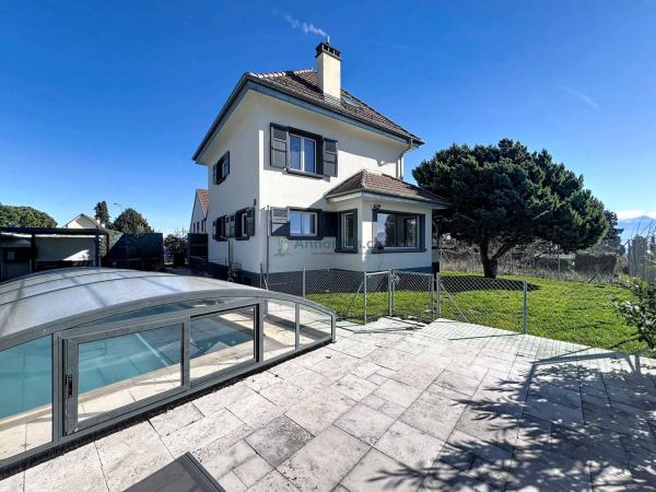 Spacieuse villa avec piscine - Vue lac - Local indépendant aménagé