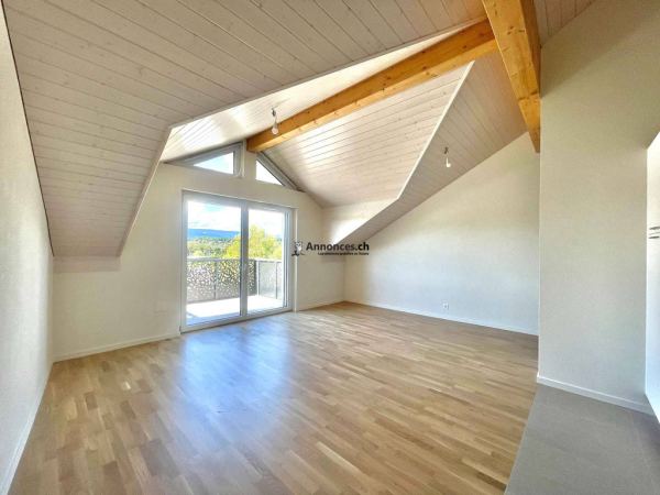 Charmant studio neuf avec balcon
