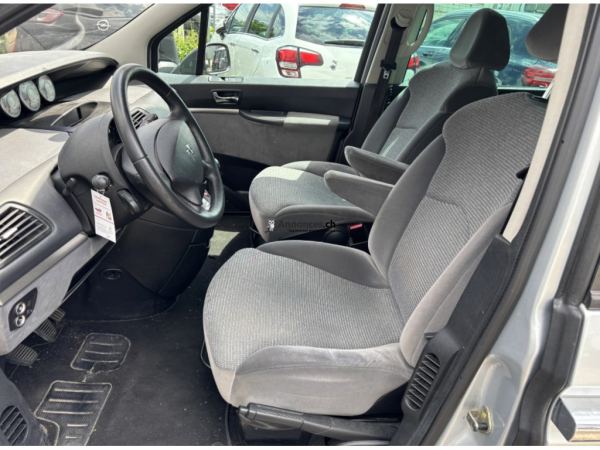 PEUGEOT 807 2.0 16V (ST) Family+