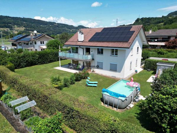Attique en Duplex de 5.5 pièces avec jardin, piscine et vue montagnes